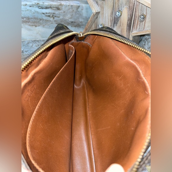 Louis Vuitton Monogram Compiegne 23 Toiletry Bag - Picture 11 of 12